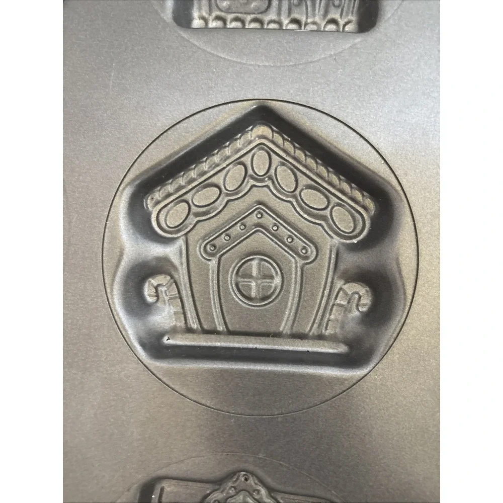 Wilton So2 Cookie Sheet Pans‎ Princess Dress Up Holiday Gingerbread Houses